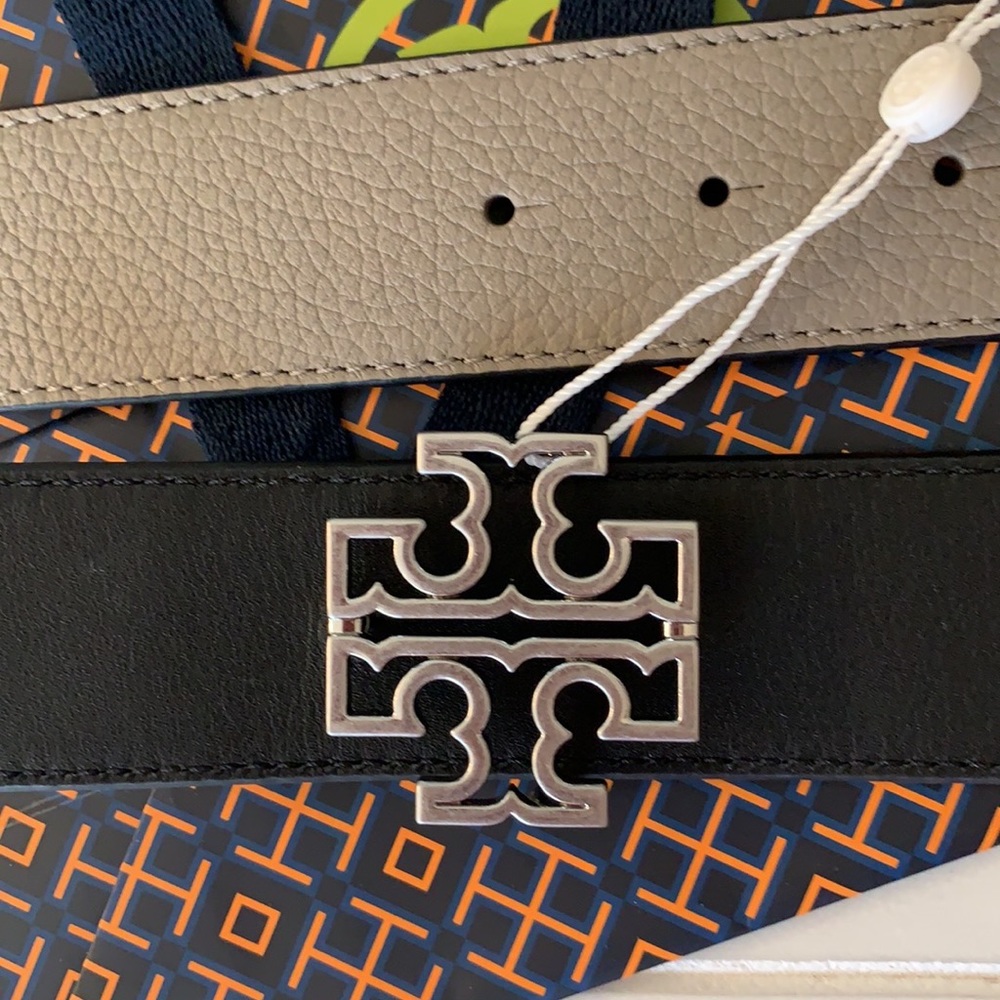 Tory Burch Britten Reversible logo belt in Black and Gray Heron. Size Small.